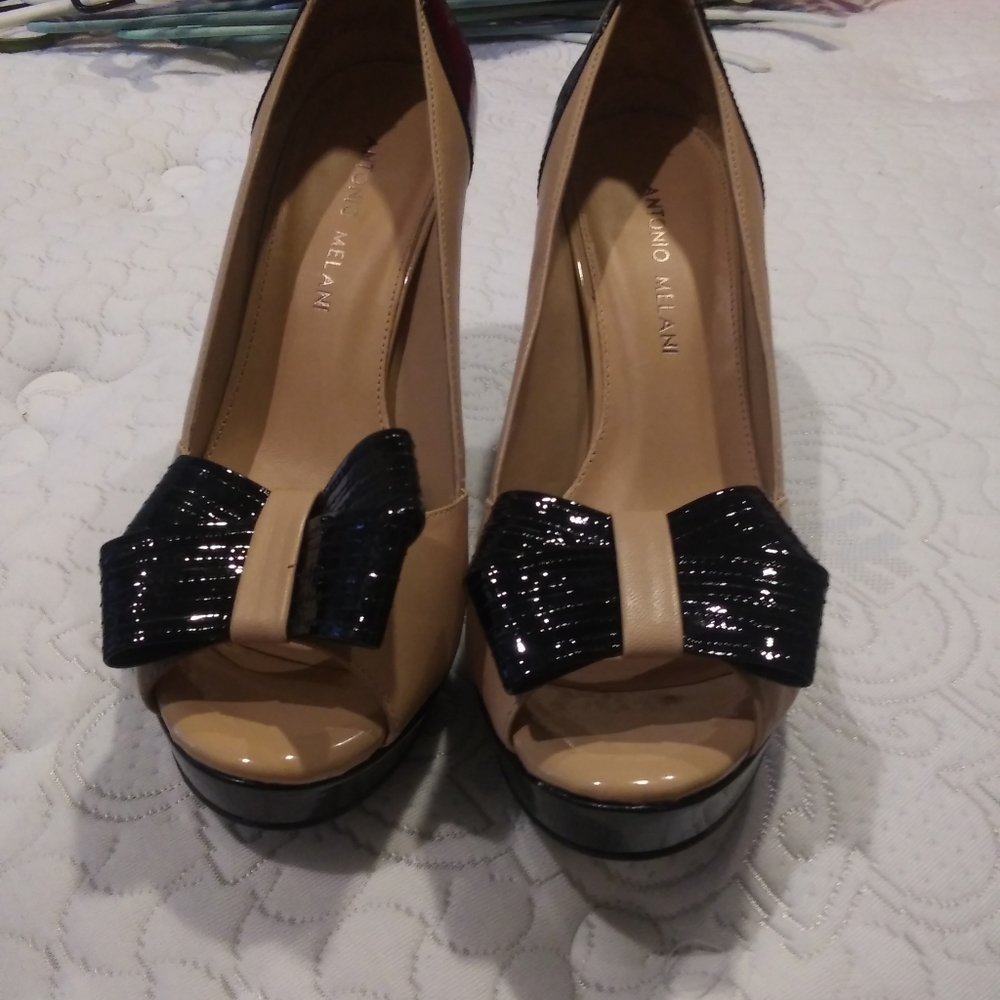 Antonio Melani heels. Black / cream. Size 7.